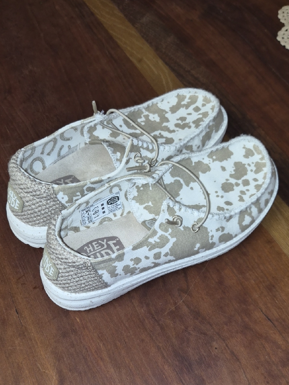 Hey Dude Women's Wally Print Casual Shoe in Tan & White